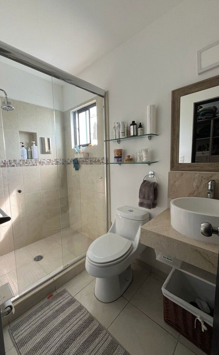 20 de 25: Baño recámara principal.