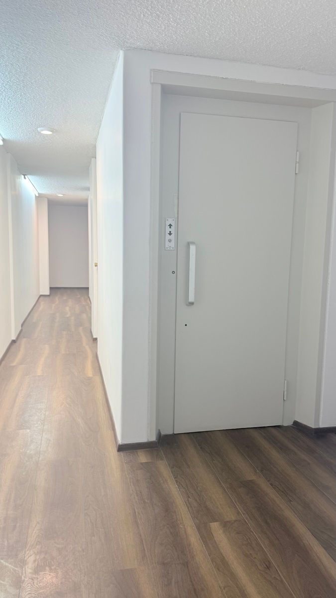 9 of 19: Elevador directo al departamento