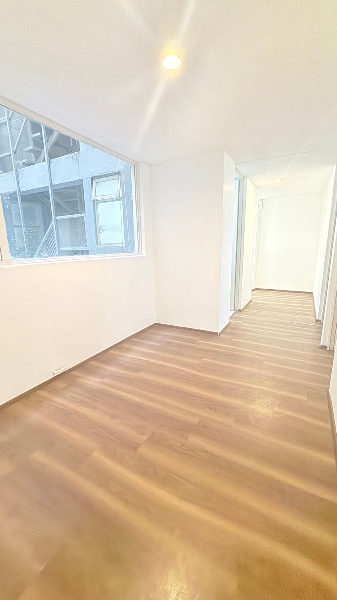 13 of 19: Espacio para estudio o pequeña sala de TV