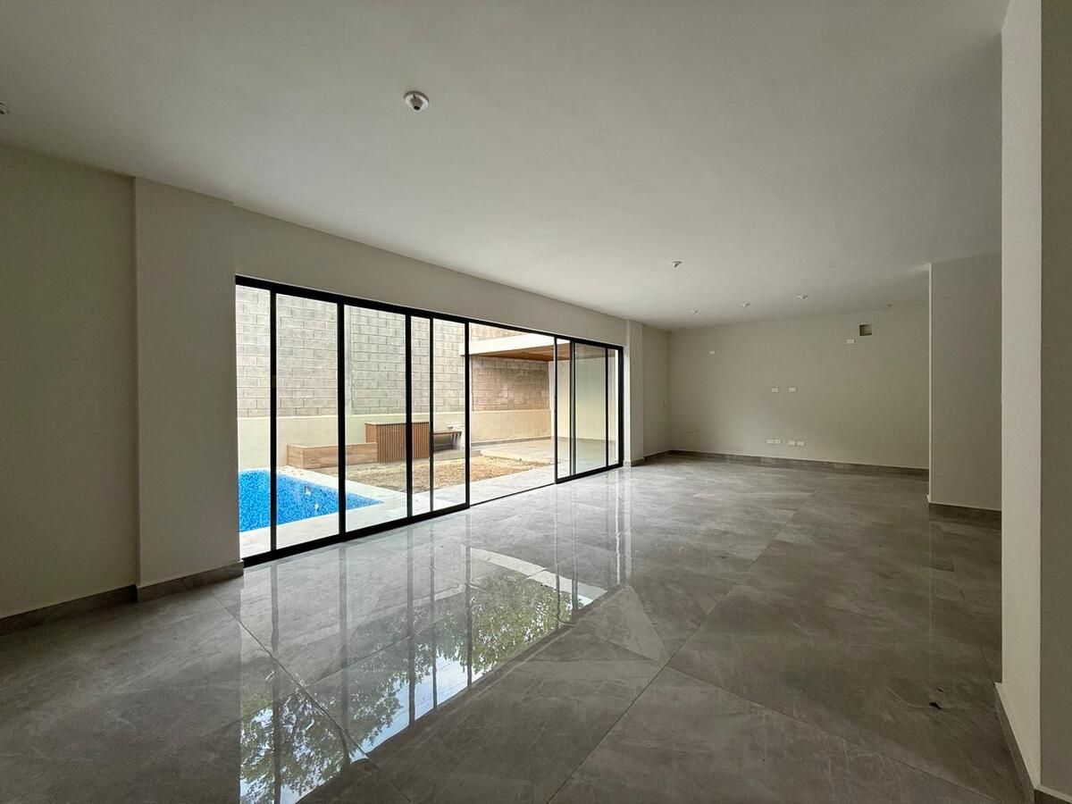 6 of 15: Sala/Comedor