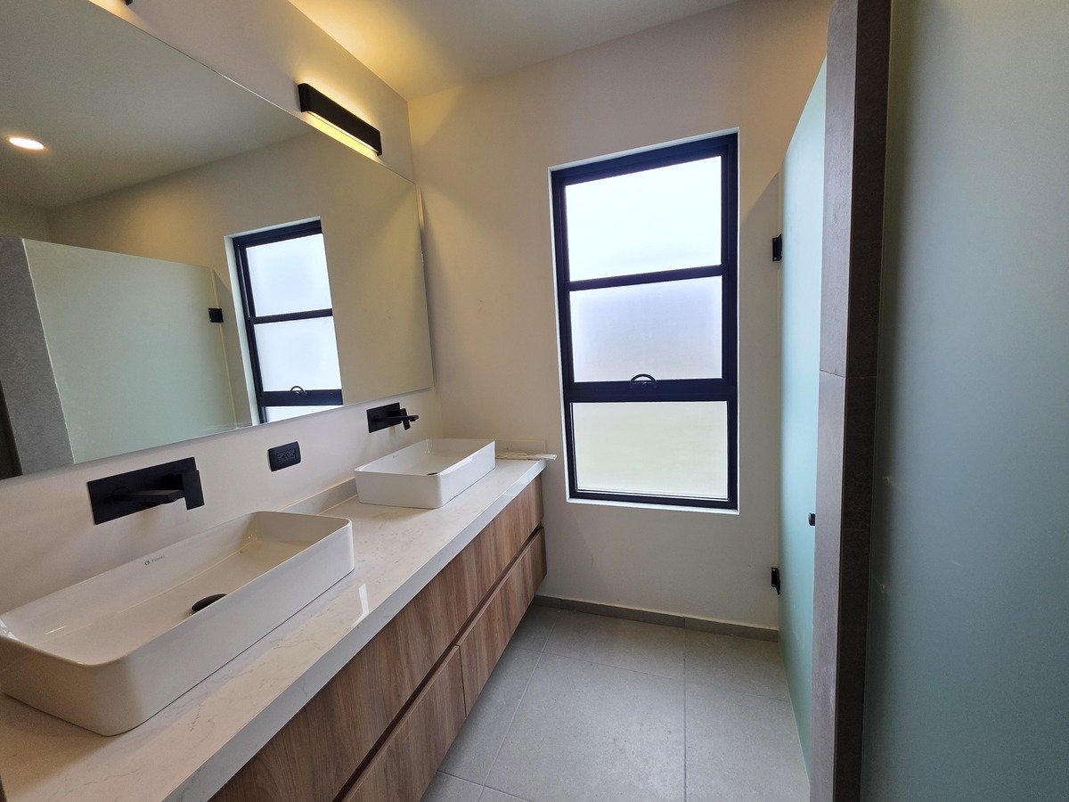 6 de 17: Baño completo master suite