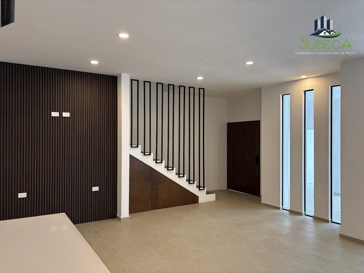 Casa en venta el Fracc. La Finca con recámara en planta baja, foto 1 de 28