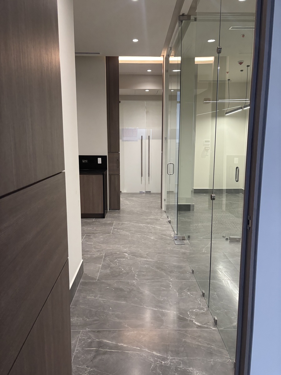 8 of 33: Distribuidor oficinas