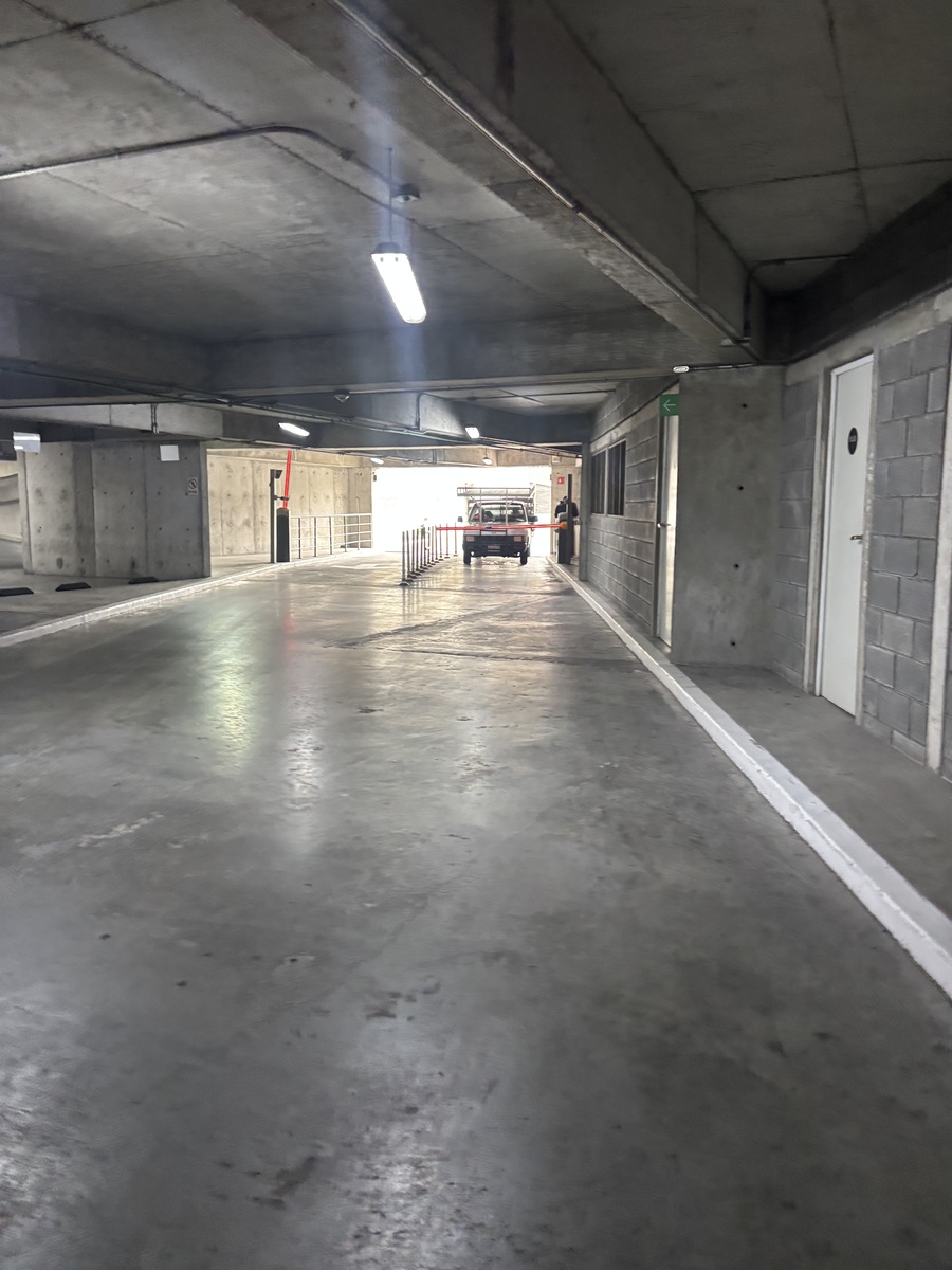 31 of 33: Acceso a nivel Calle