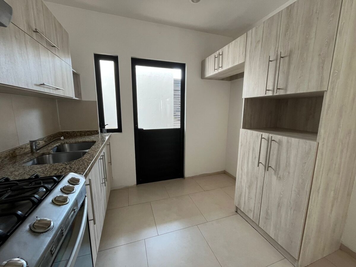 5 de 22: Segunda vista de la cocina