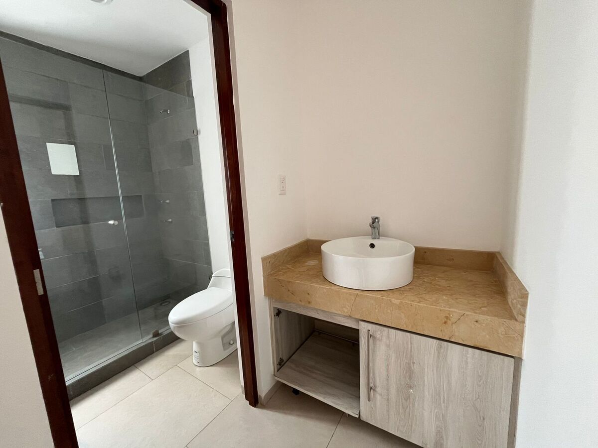 14 de 22: Baño par uso de segunda y tercera recámara.