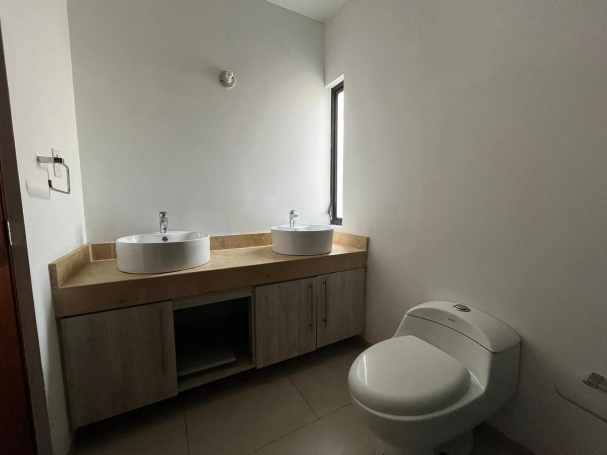 10 de 22: Baño, recámara principal.