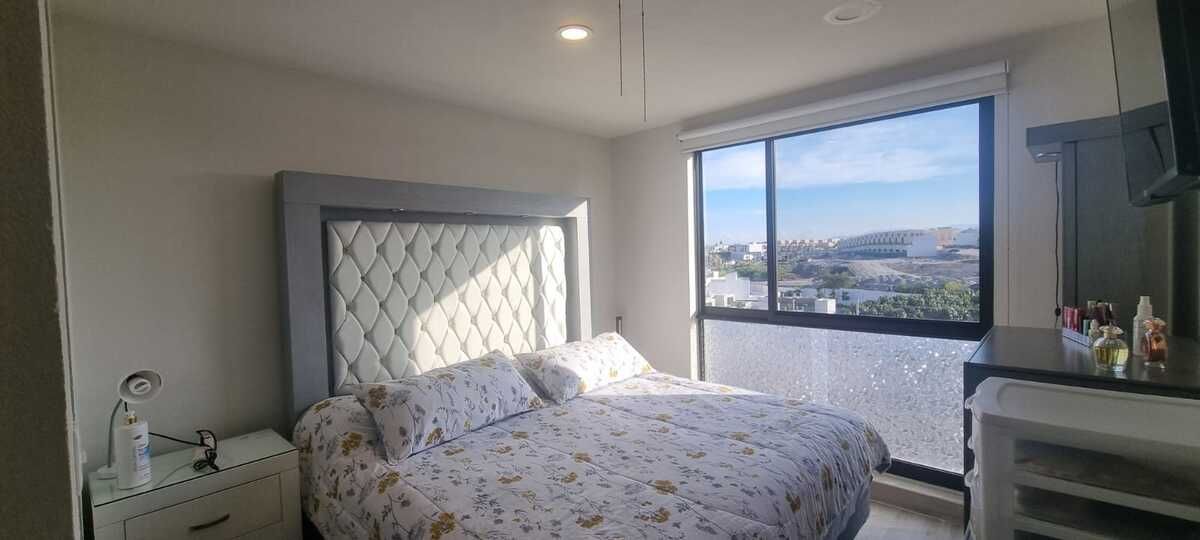 18 de 28: recámara principal con espacio para cama king size