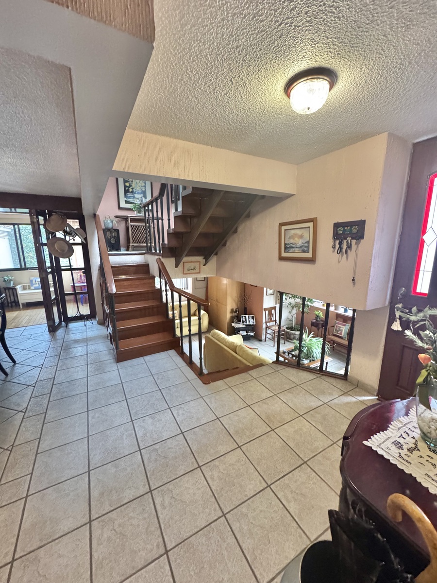 1 de 50: Hall principal vestibula sala, comedor cocina y recamaras