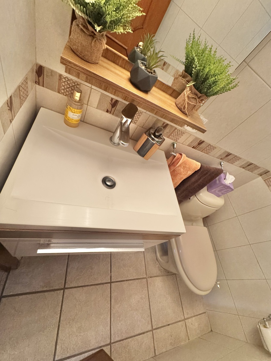 4 de 50: Amplio Medio baño de visitas remodelado