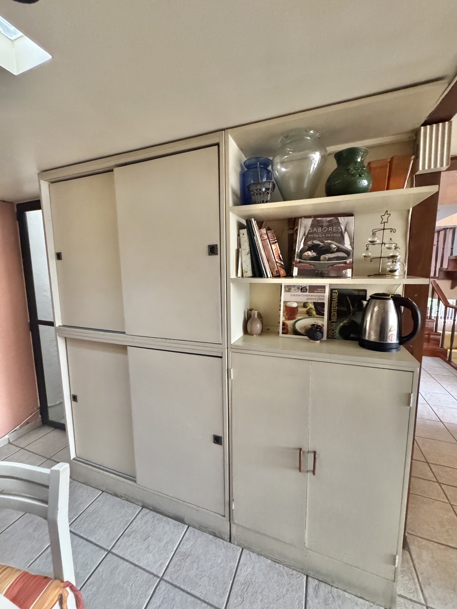 22 de 50: Alacena con múltiples con compartimentos de todo