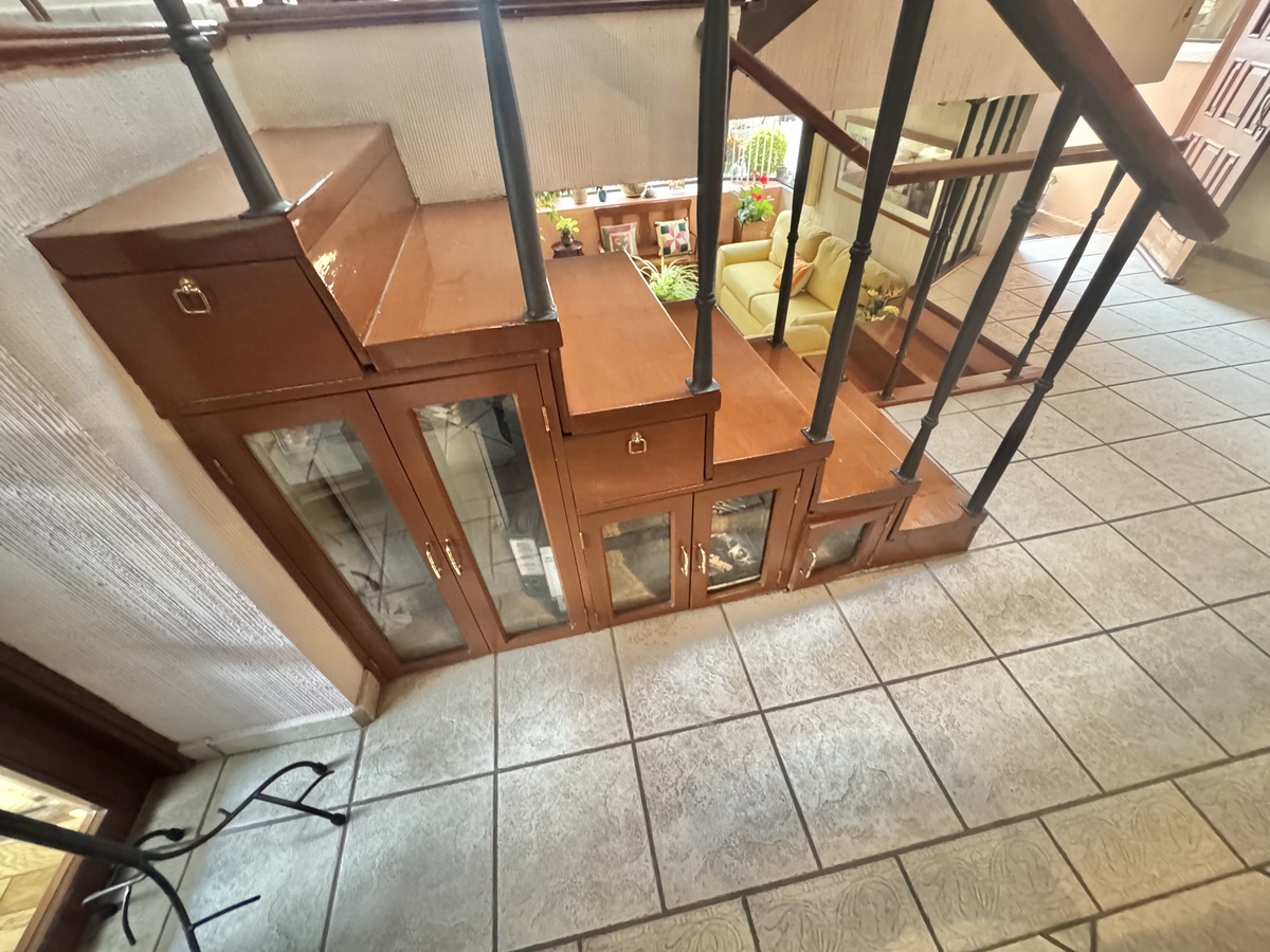 23 de 50: Medio nivel conecta a master suite