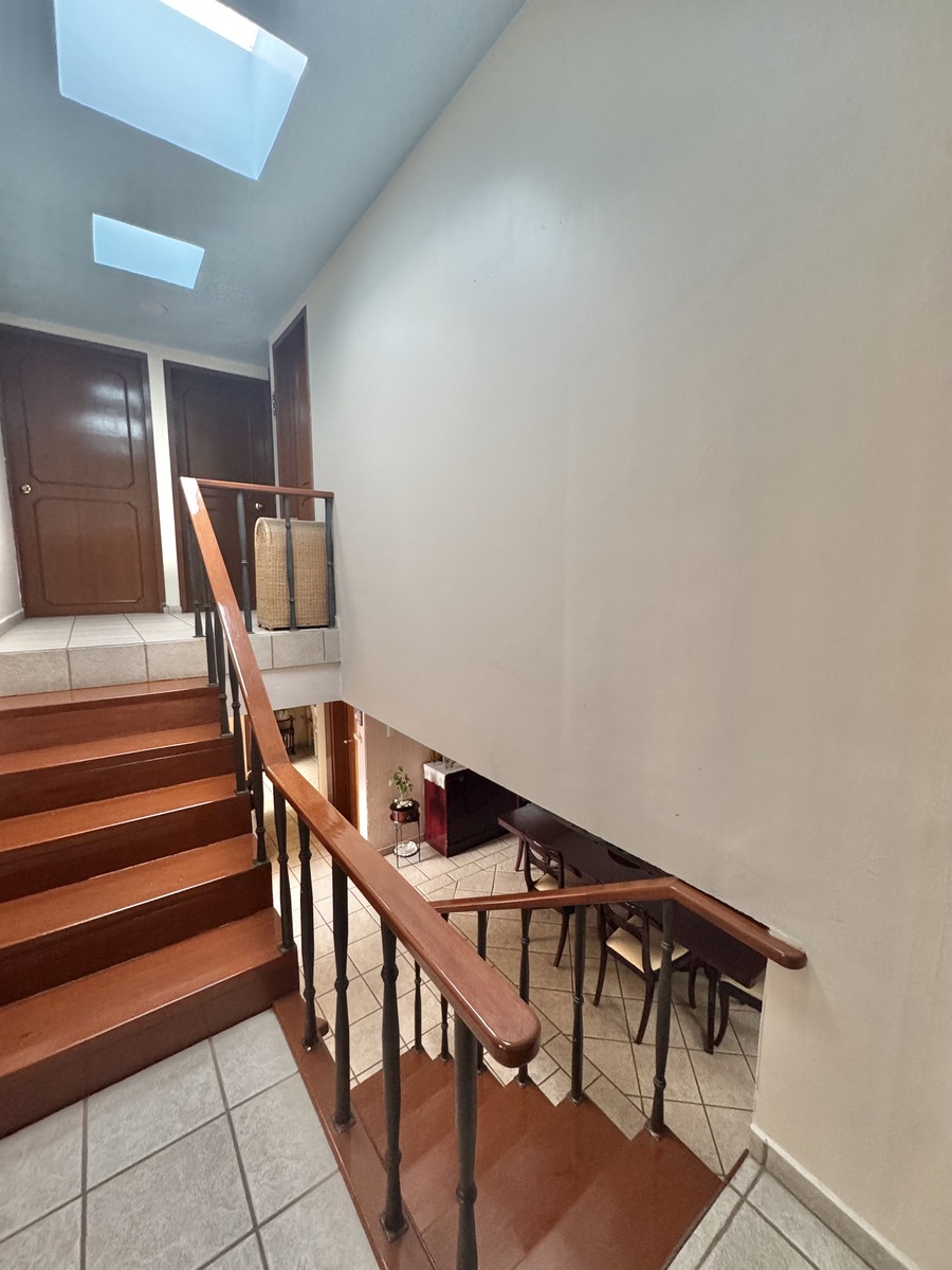 31 de 50: Subiendo medio nivvel comunica al resto de las habitaciones