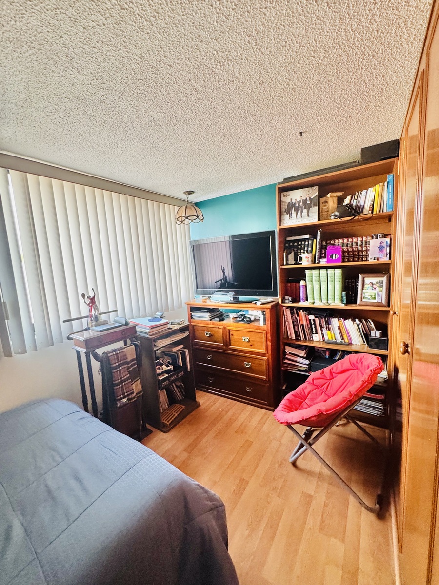 32 de 50: Acogedora recamara con vista a explanada y Clóset.