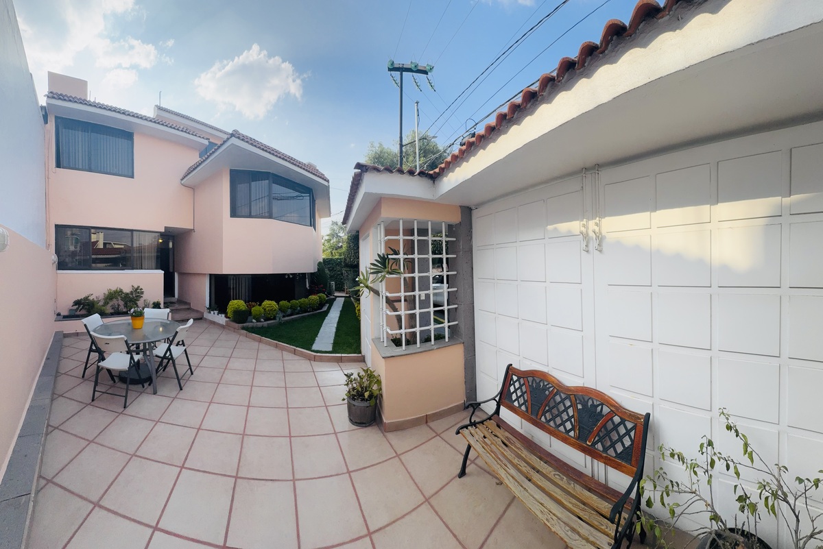 43 de 50: Explanada vehicular con marquesinas, terraza y Jardín