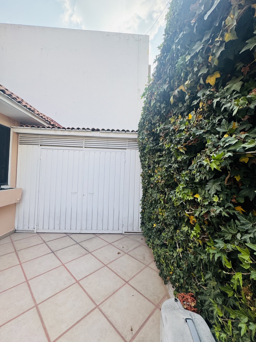 14 de 50: 2 portones para acomodar facilmente los autos