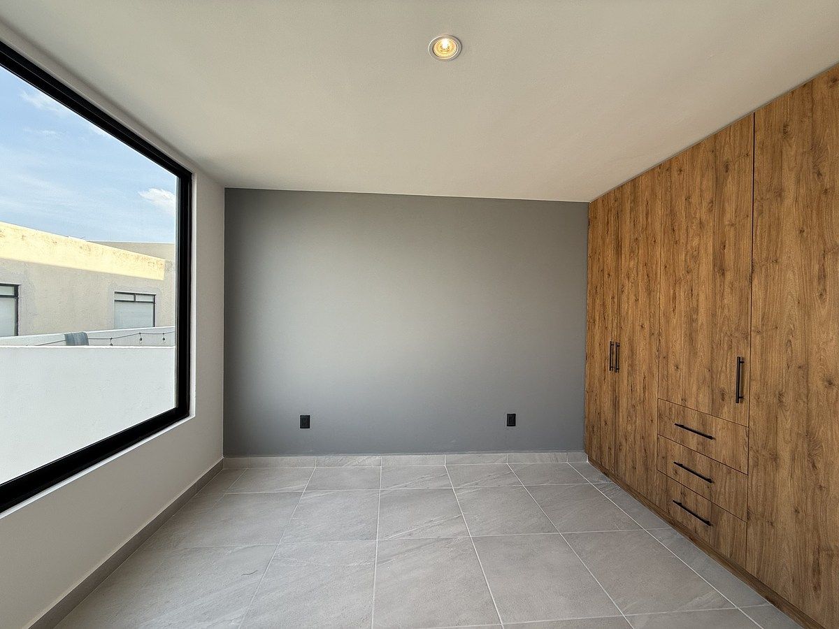 20 of 43: Recámara uno