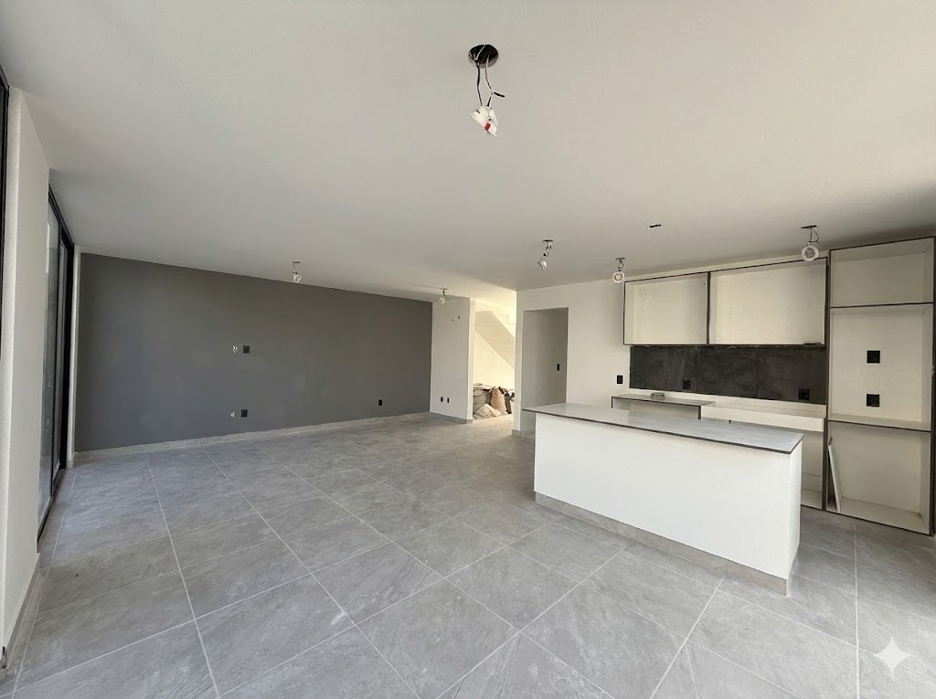 3 of 37: Espacio abierto de sala, comedor y cocina.