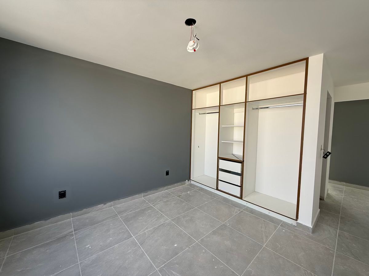 14 of 37: Recamara secundaria 1.