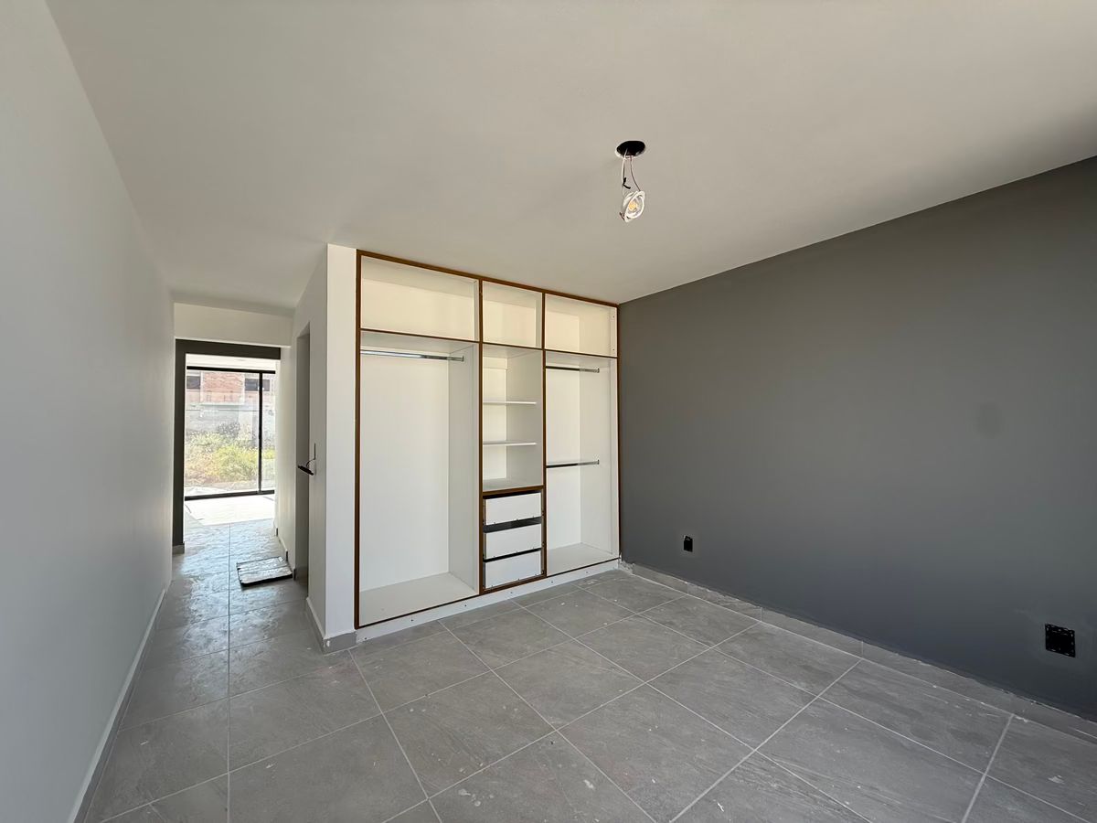 18 of 37: Recamara secundaria 2.