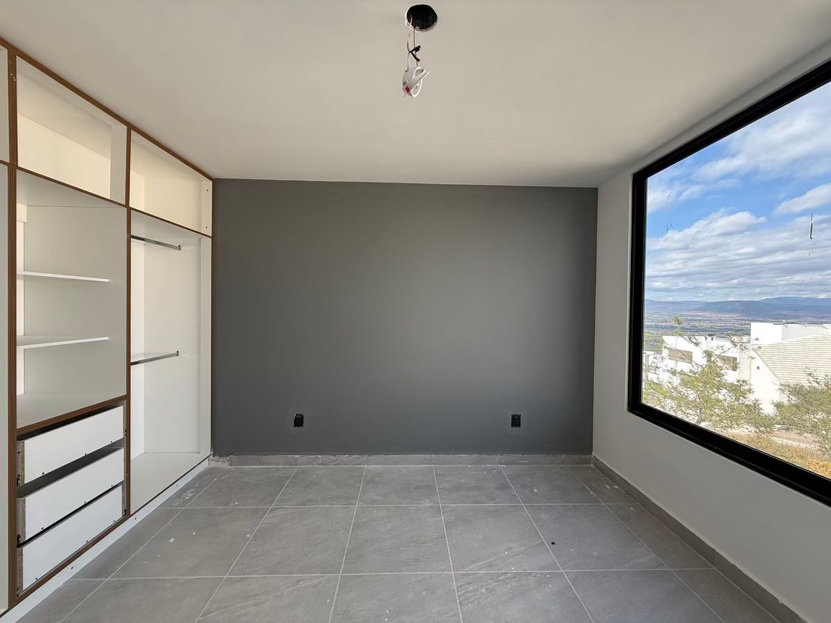 19 of 37: Recamara secundaria 2.