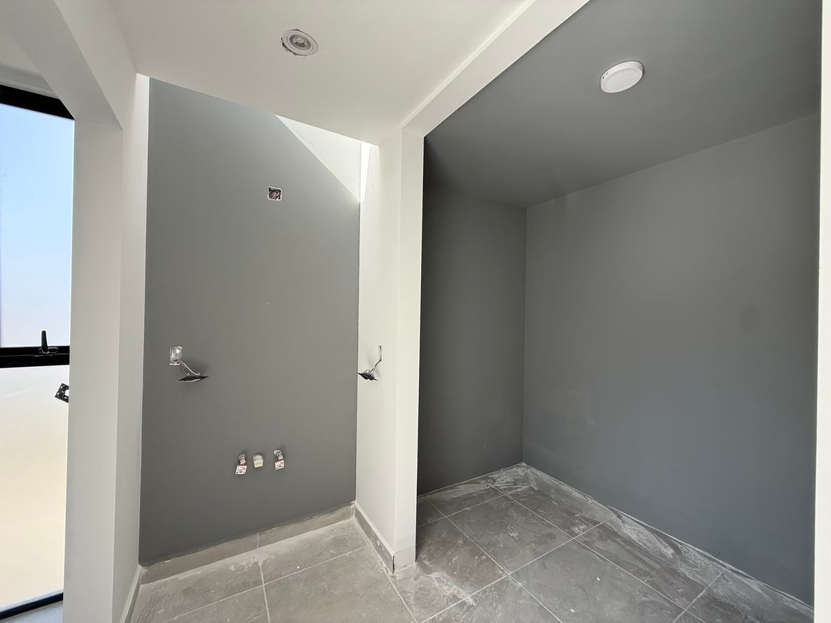 27 of 37: Walking closet de recamara principal.