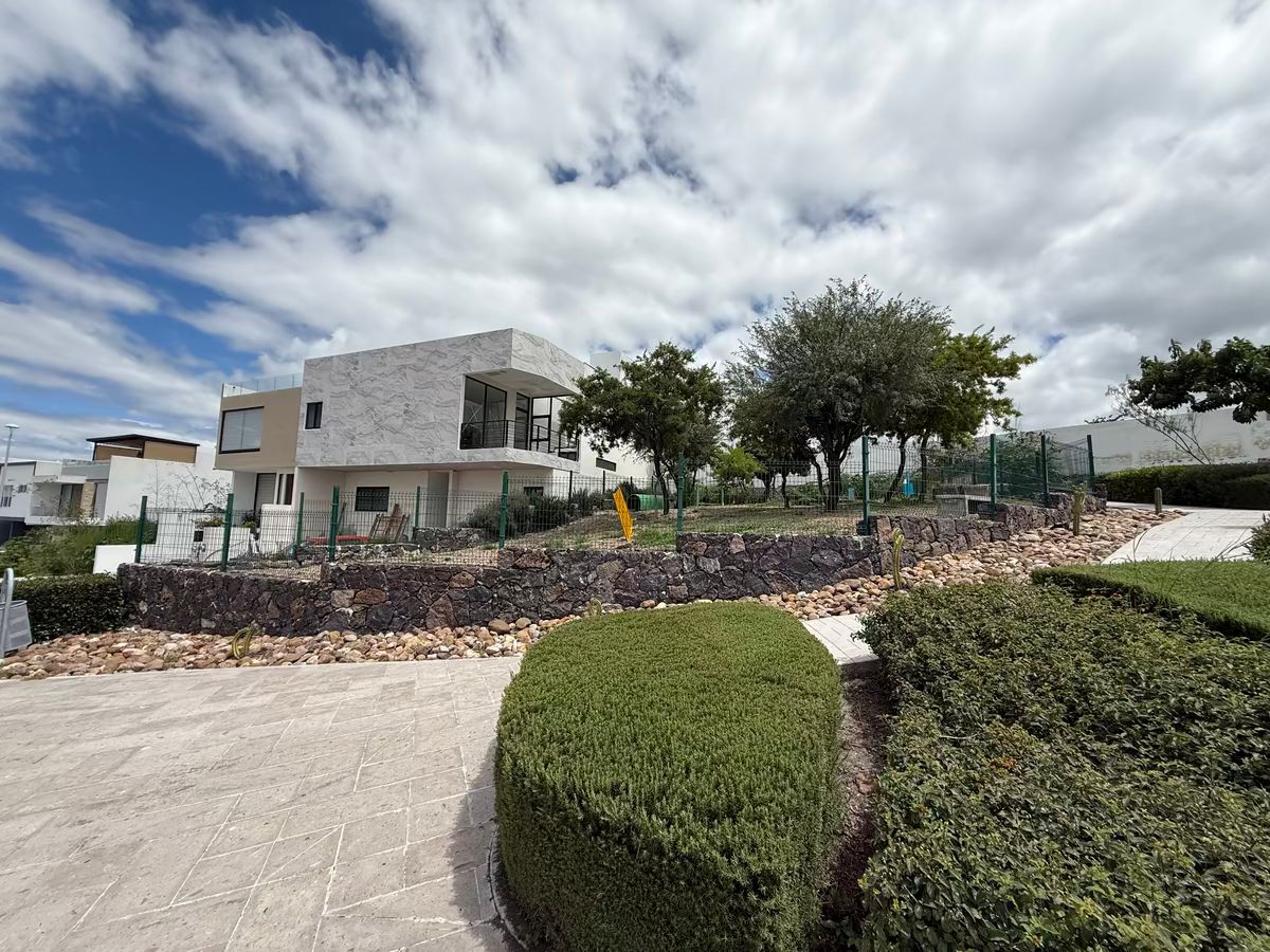 35 of 37: Parque para perros.