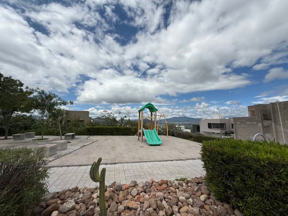 37 of 37: Juegos infantiles.