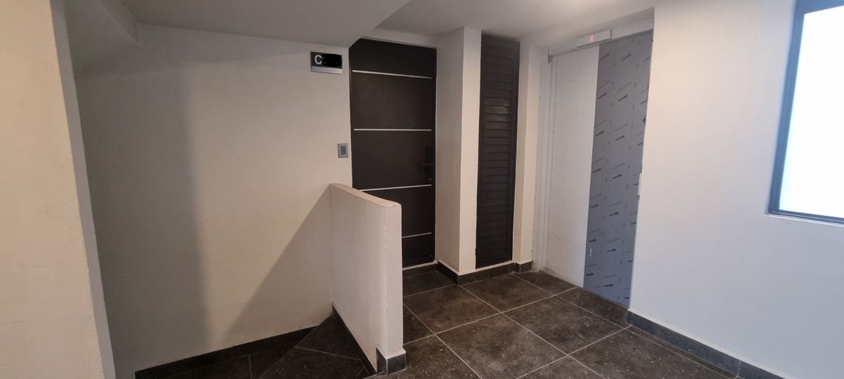 3 de 32: acceso por elevador