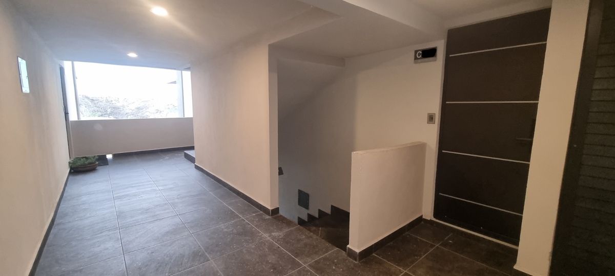 4 de 32: acceso con cerradura electronica