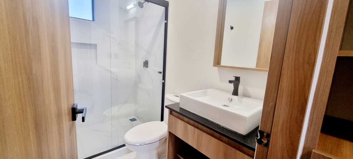 22 de 32: baño completo recámara principal