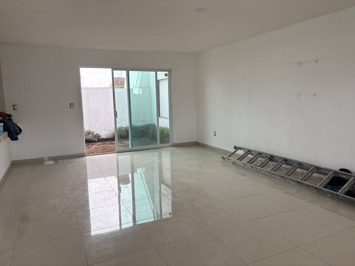 House for Sale Opportunity Fracc Milenio III Qro Mex - foto 1