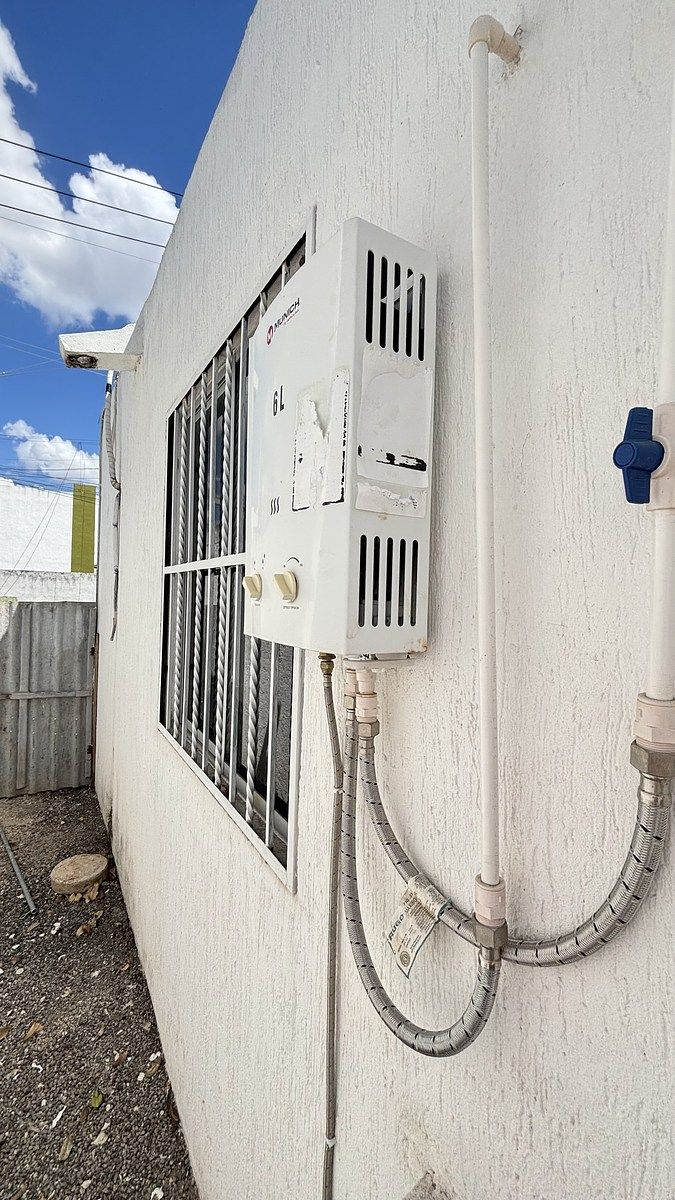 18 de 28: pasillo de servicio con boiler