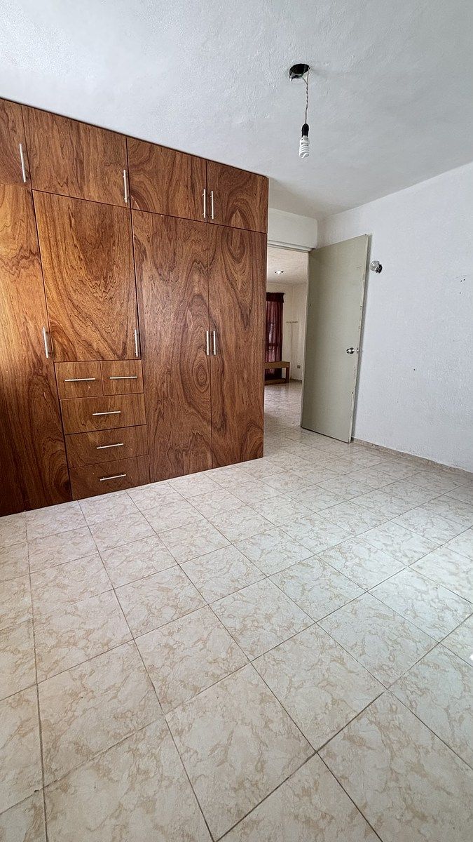 26 de 28: habitación con vista al patio