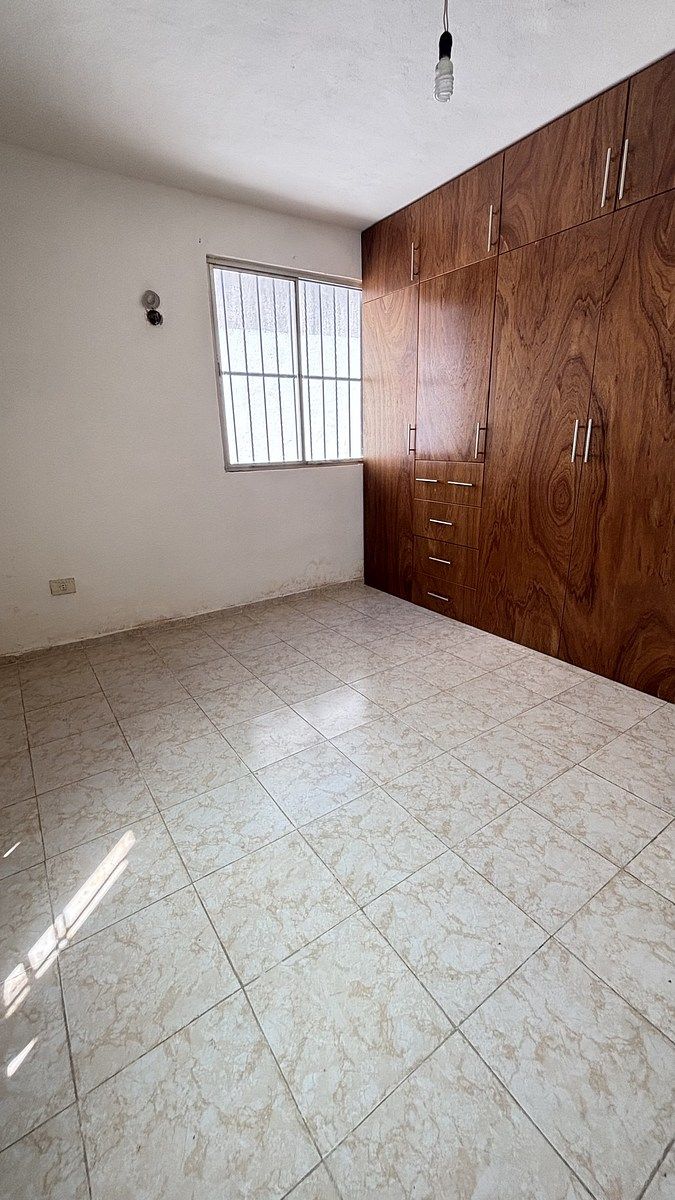 27 de 28: habitación con vista al patio