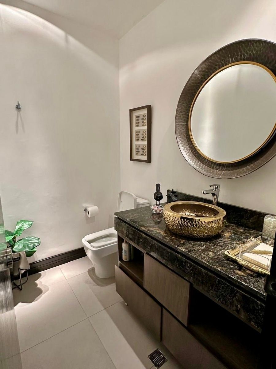 6 de 15: Baño de visitas