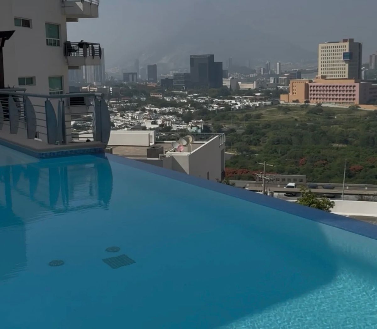 13 de 15: Alberca infirniti