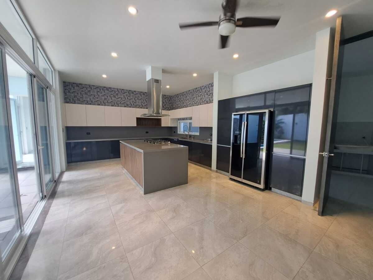 2 de 47: Casa en Renta Merida