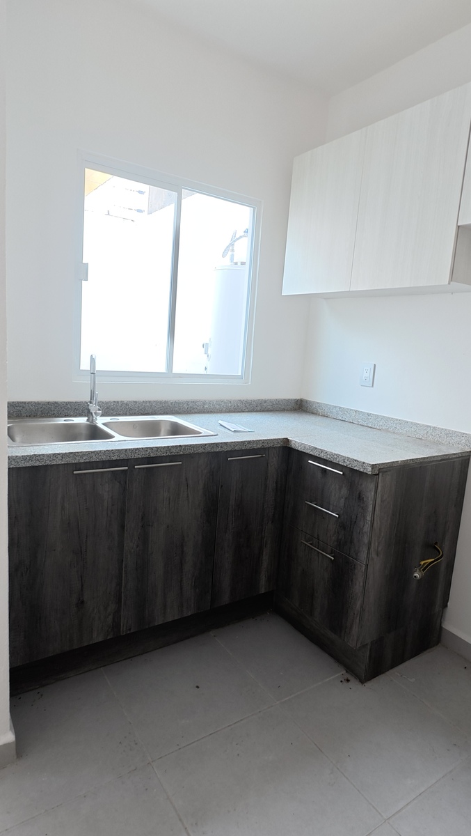 3 of 21: Cocina con doble tarja