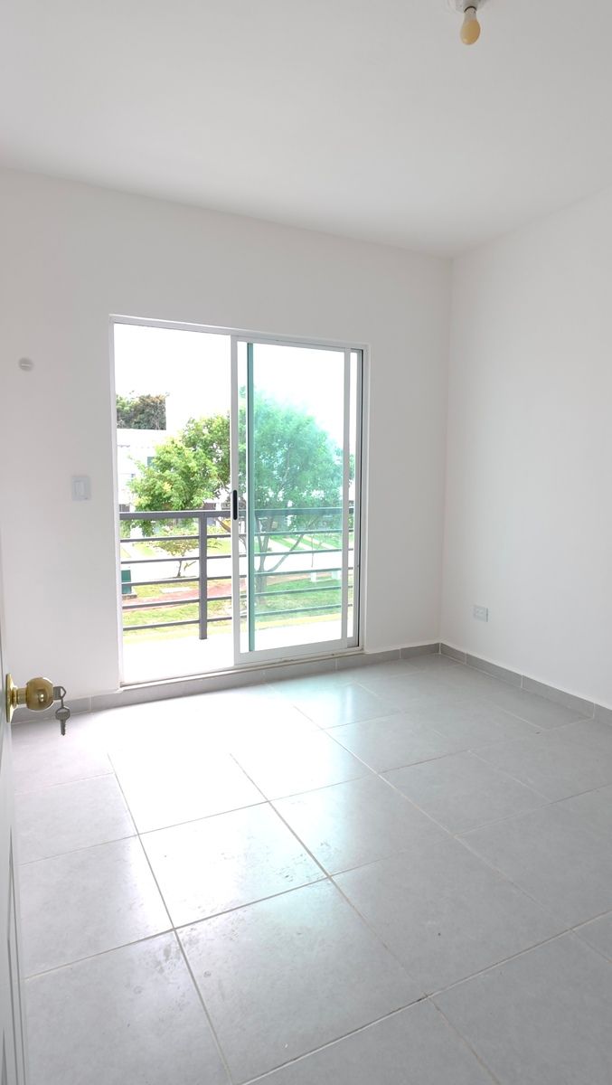 18 de 22: Recámara principal con balcón