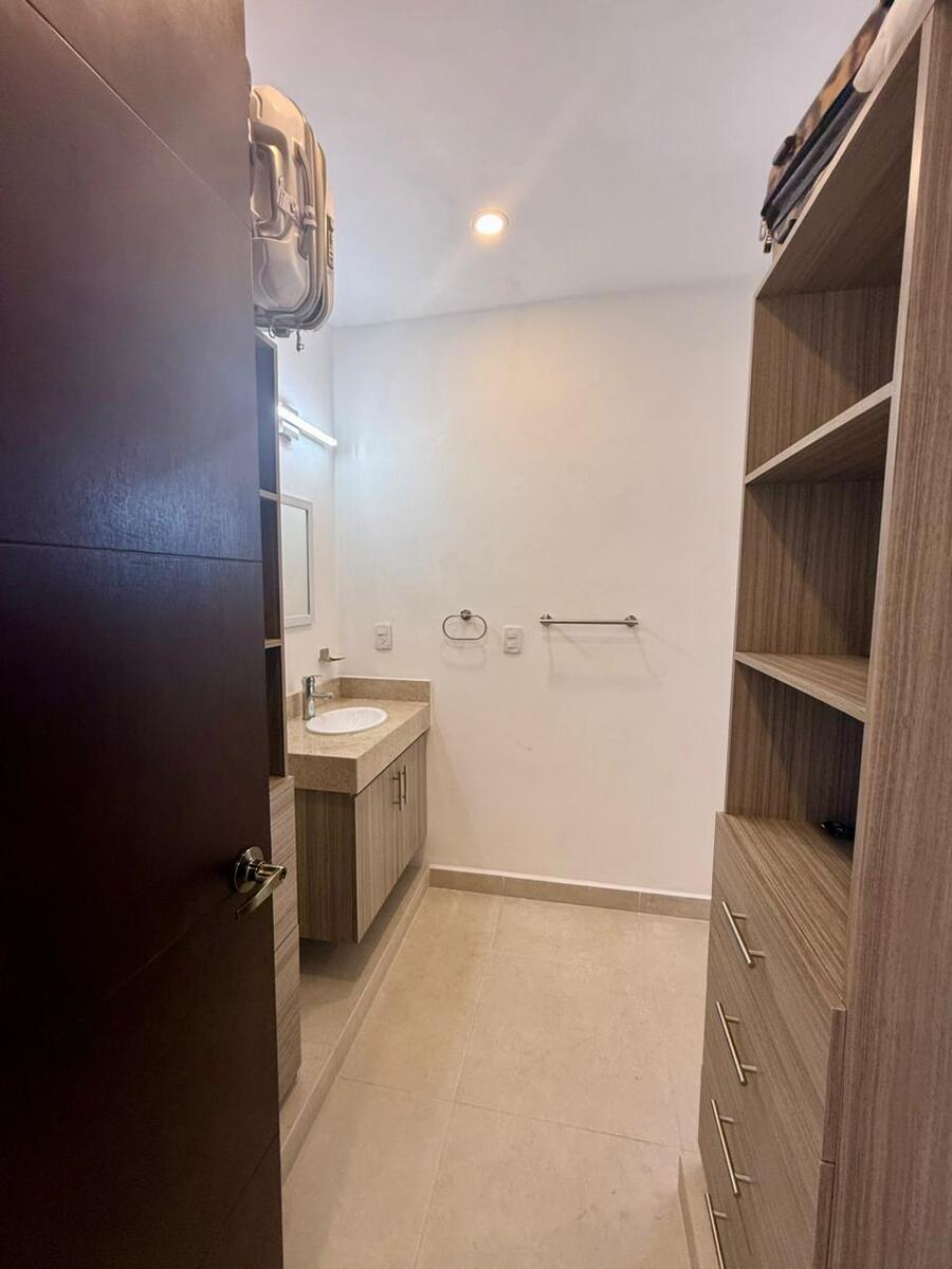 9 de 18: Baño Segunda Habitación
