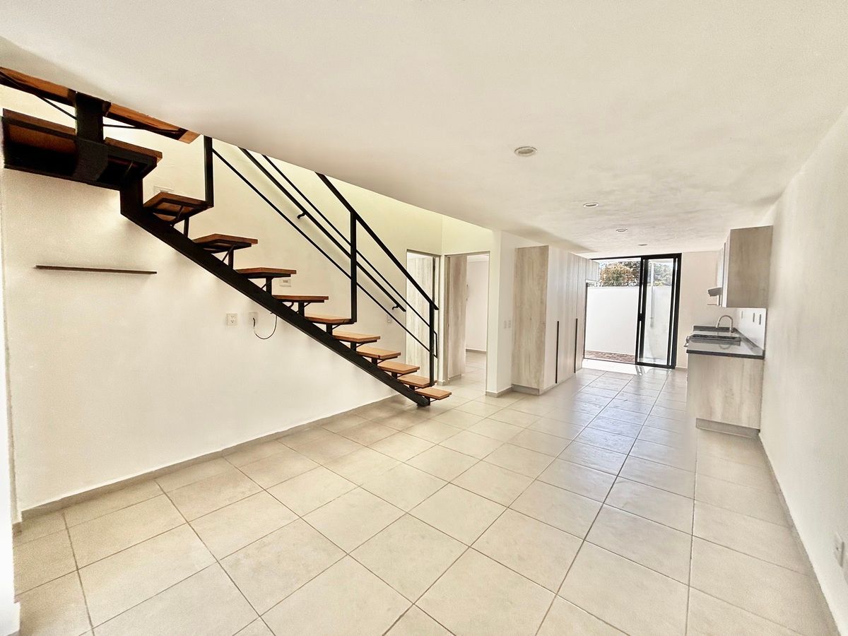 1 de 27: Espaciosa sala y comedor