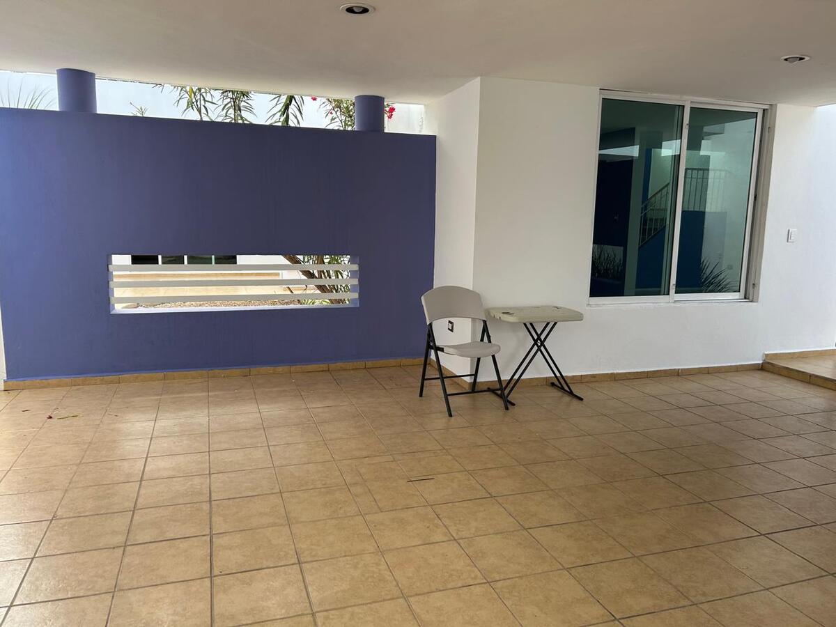 2 de 12: Garaje techado para dos autos