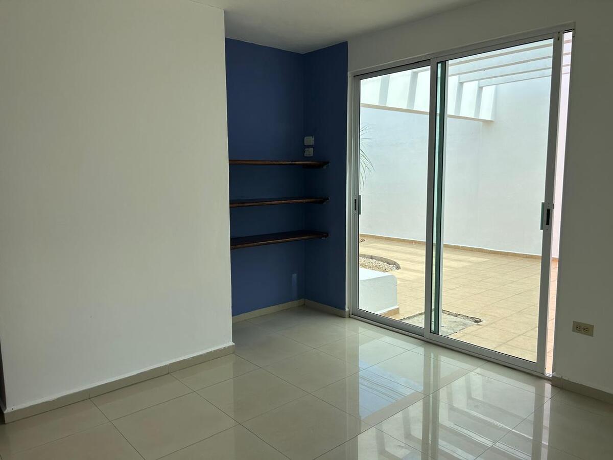 4 de 12: Estudio conectado a recámara principal