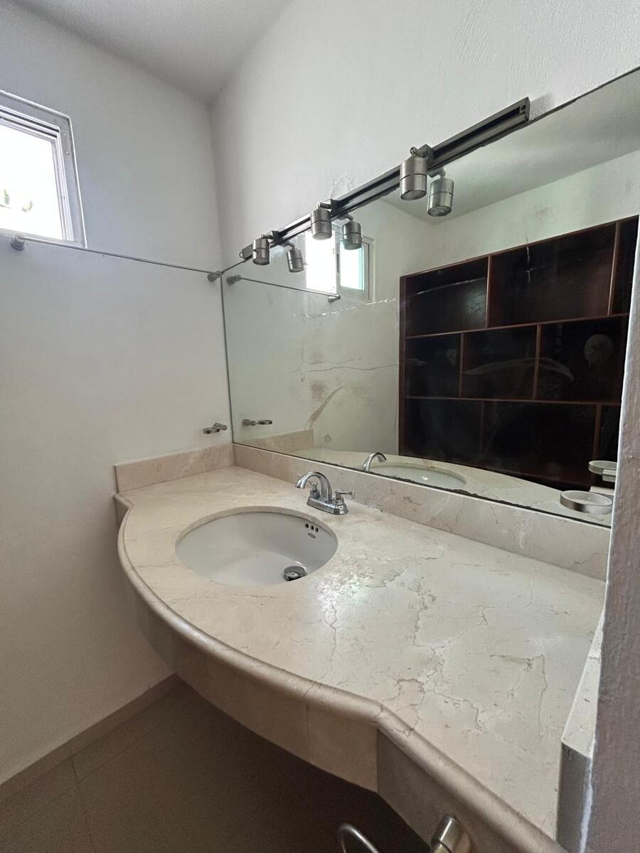 5 de 12: Baño recámara principal