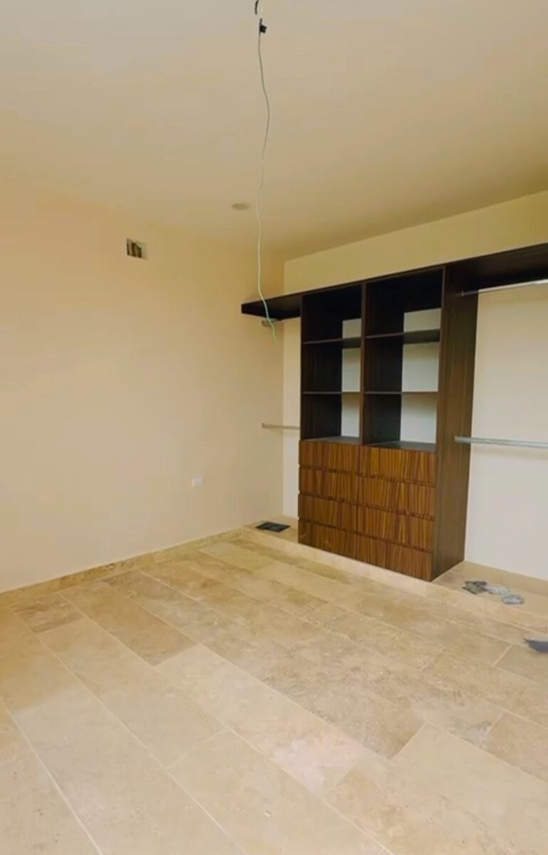 6 of 13: Habitación