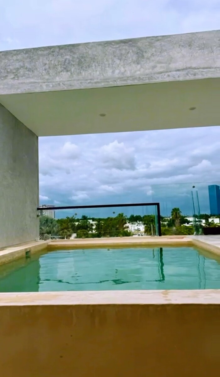 9 of 13: Alberca común