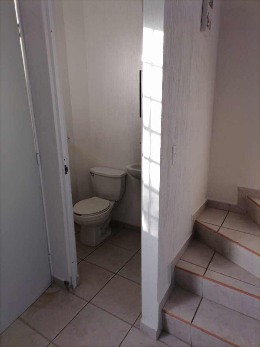 2 de 14: Medio Baño PB