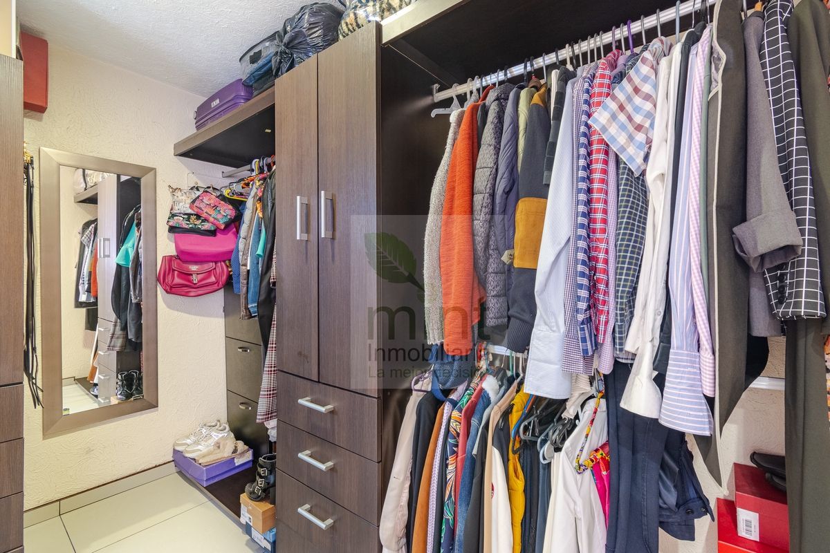 9 de 30: Vestidor de Recámara Principal