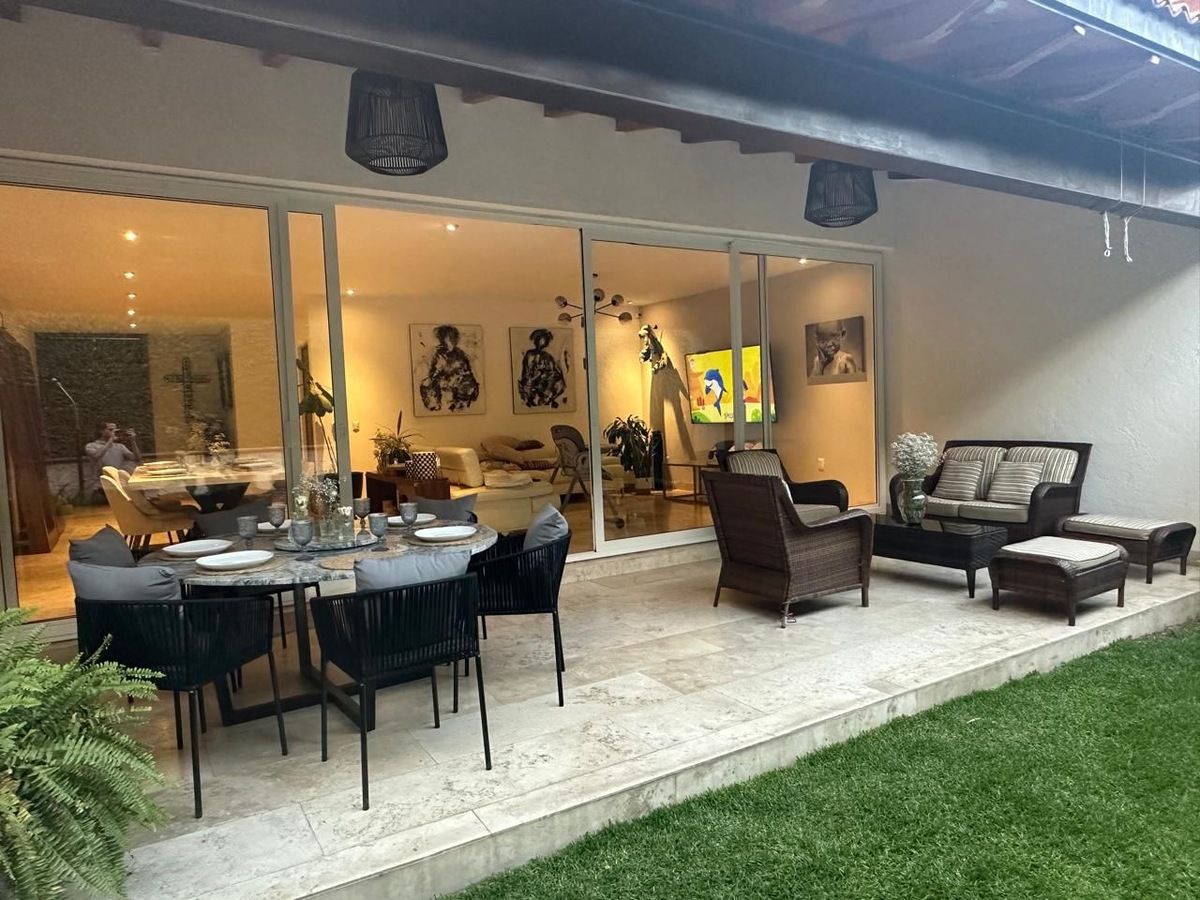 4 of 29: Terraza amplia techada